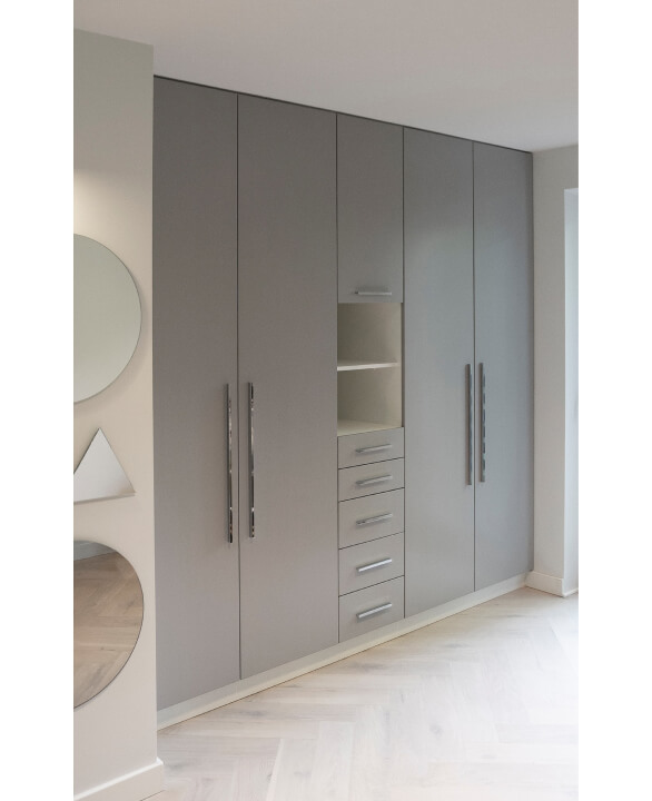 16 sisseehitatud kapp