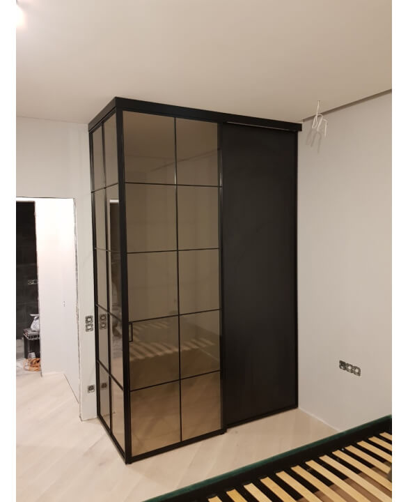 27 liuguksed peegliga Grande