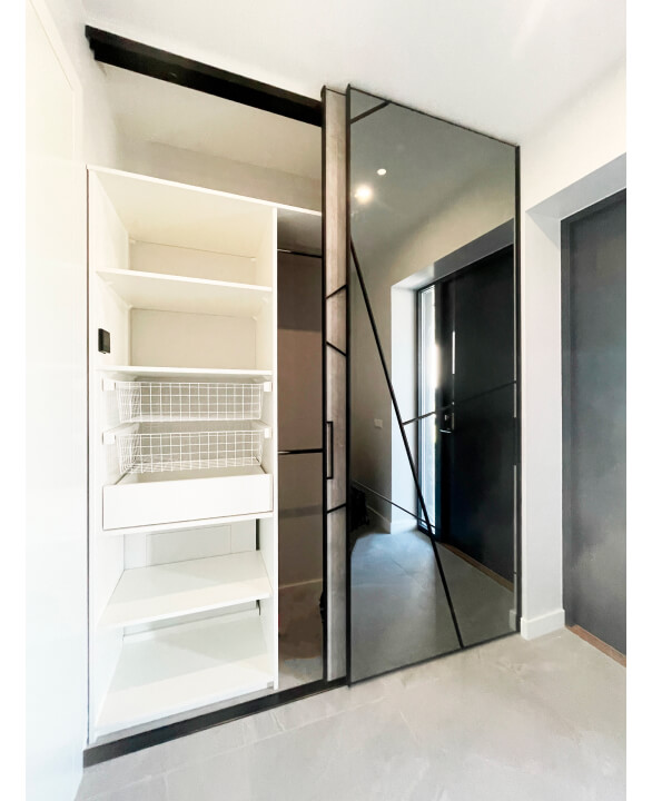 30 sisseehitatud kapp peegliga