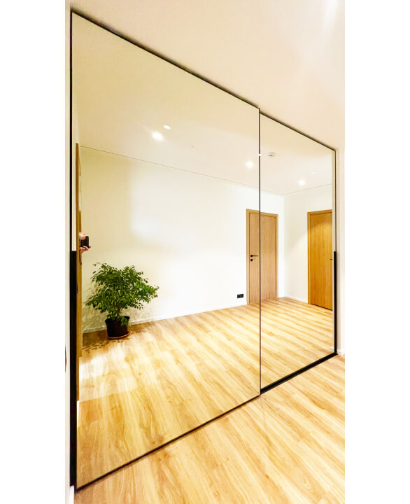 4 peegel liuguksed, Profiil Estetic must