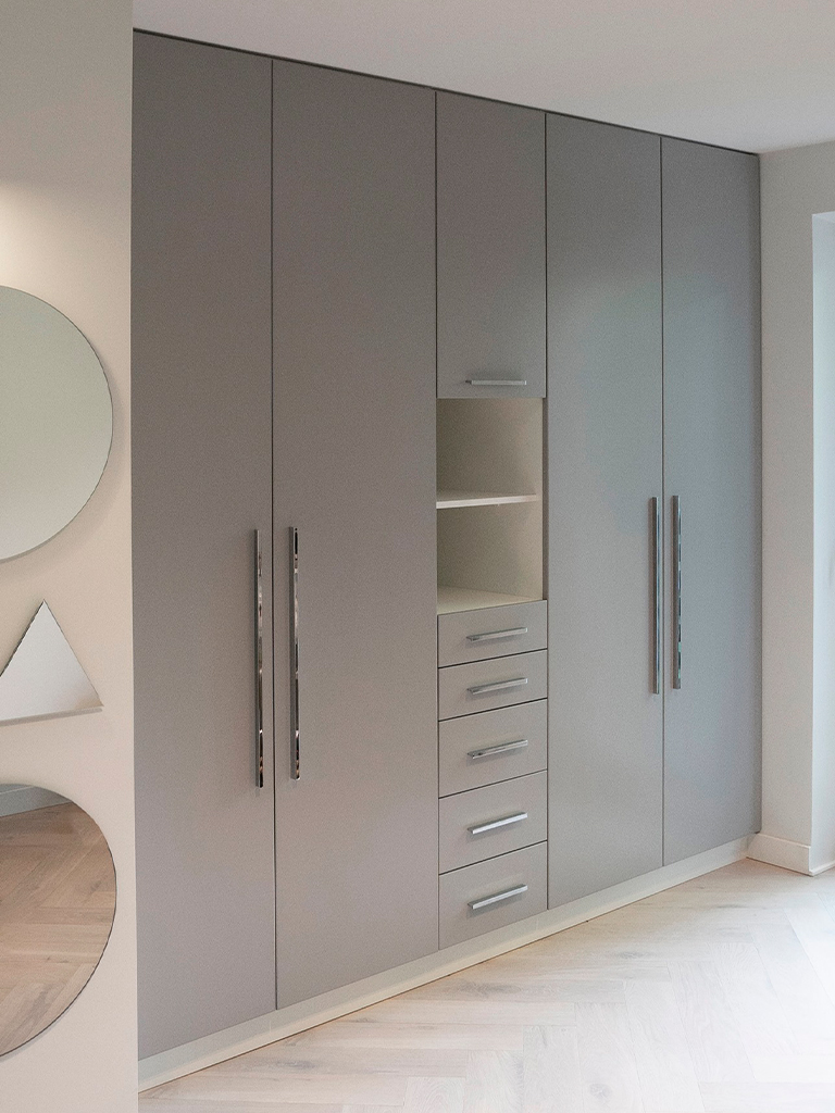 16 sisseehitatud kapp