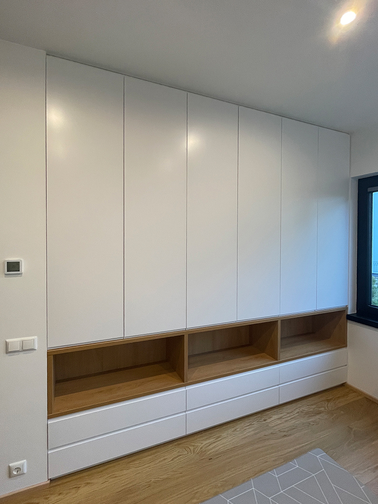 4 sissehitatud kapp lastetoas.JPG